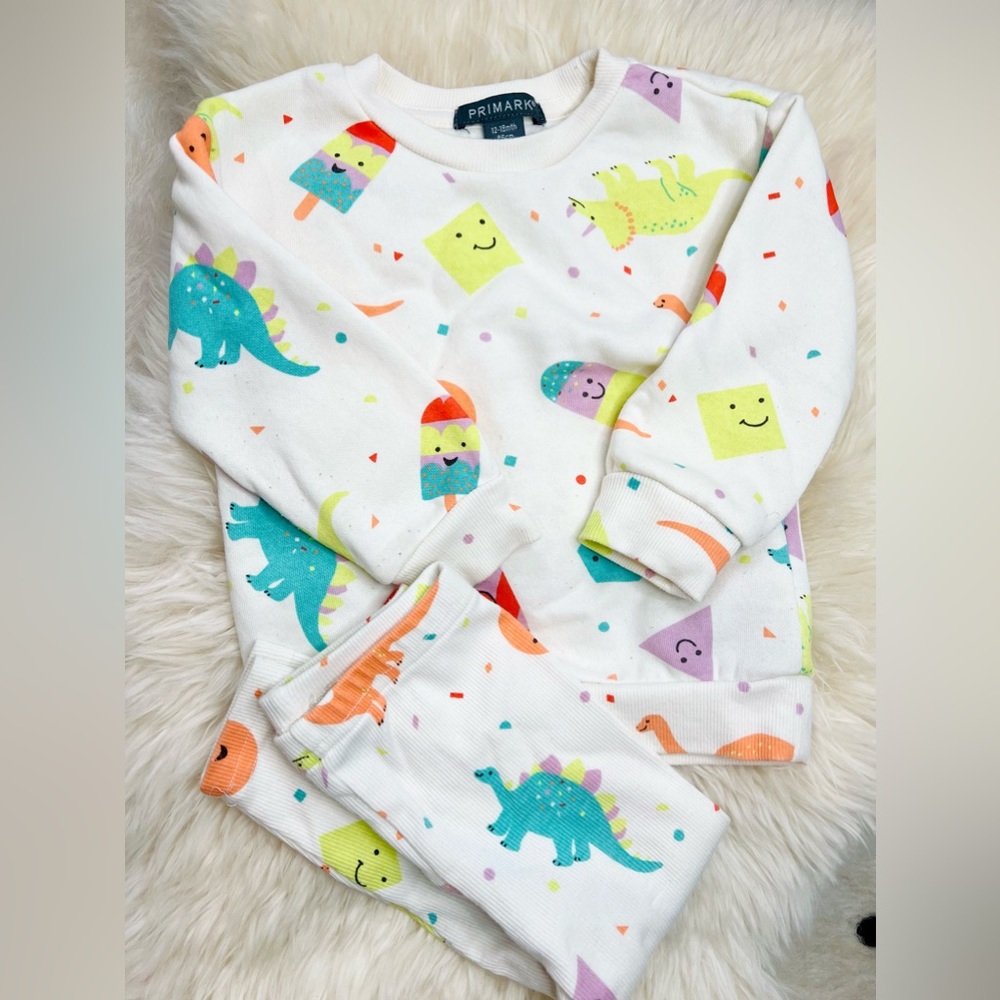 Primark 2-piece girls set. Size 12-18 months. Worn only once, just like new.